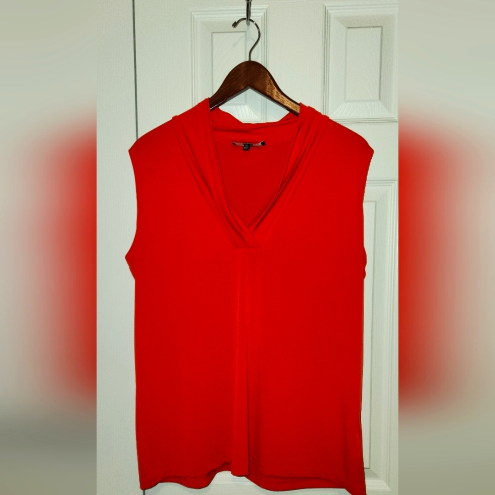 🌷Orange Sleeveless Blouse 🌷
